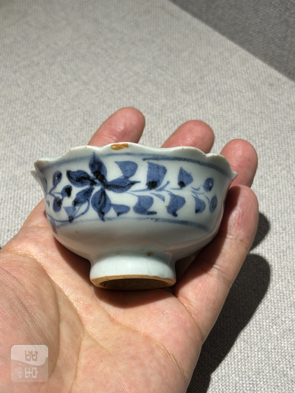 元 青花荷塘鸳鸯纹菱口盘及花口杯一套 - 图6